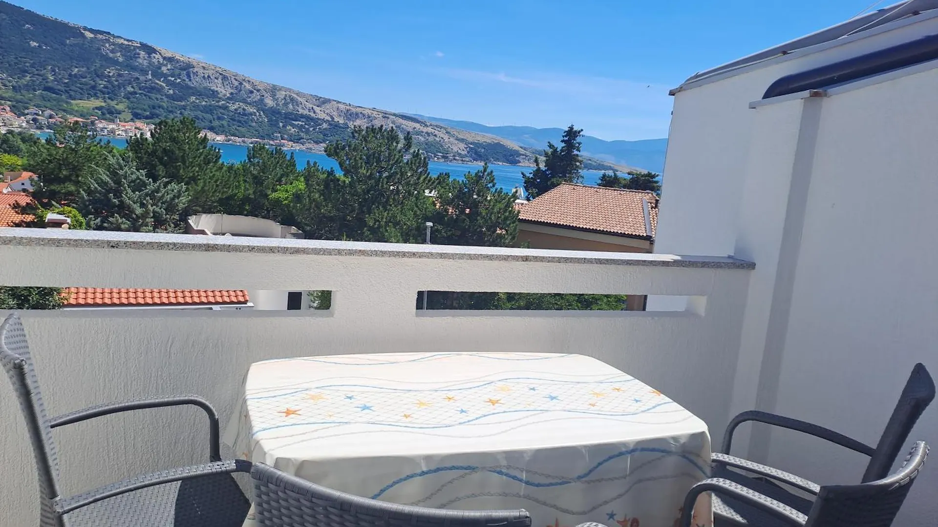 Apartment Zarok 2 Baska  Croatia